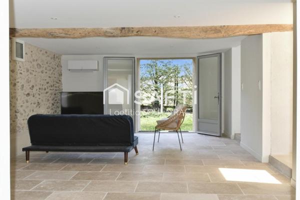 Superbe bâtisse de charme de 178 m² environ.