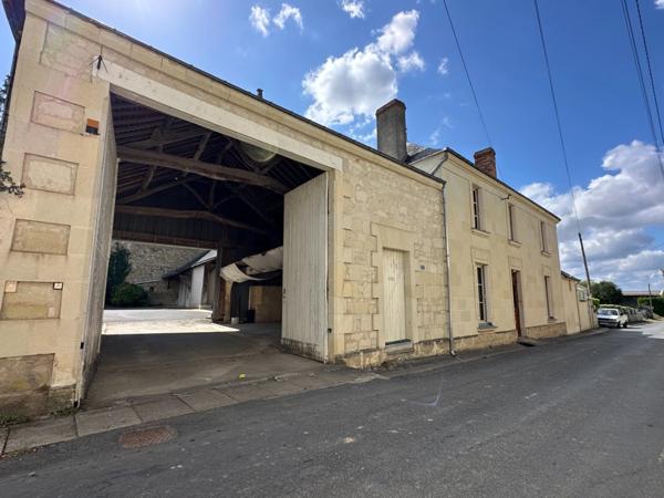 LE PUY NOTRE DAME, Maison tuffeau de 162m² avec cour, jardin clos et dépendances.