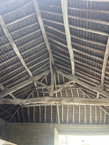 LE PUY NOTRE DAME, Maison tuffeau de 162m² avec cour, jardin clos et dépendances.