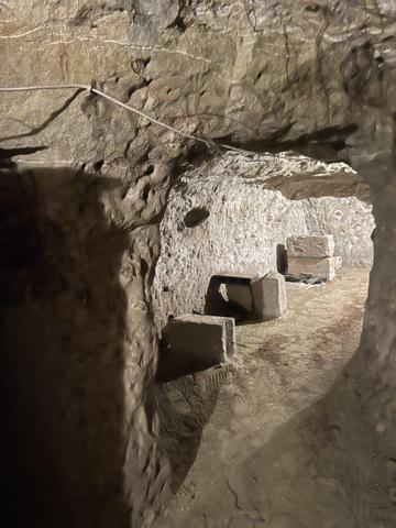 LE PUY NOTRE DAME, Maison tuffeau de 162m² avec cour, jardin clos et dépendances.