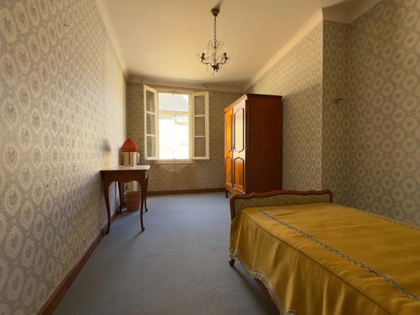 LE PUY NOTRE DAME, Maison tuffeau de 162m² avec cour, jardin clos et dépendances.