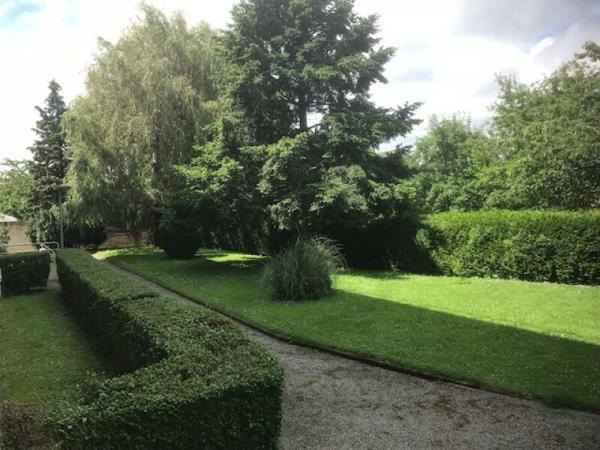 TRES BEL APPARTEMENT SITUE AU RDC D'UN IMMEUBLE UNIQUE AVEC PARKING PRIVE DANS UN ECRIN DE VERDURE AU CALME Beauvais (60000)