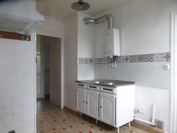 TRES BEL APPARTEMENT SITUE AU RDC D'UN IMMEUBLE UNIQUE AVEC PARKING PRIVE DANS UN ECRIN DE VERDURE AU CALME Beauvais (60000)