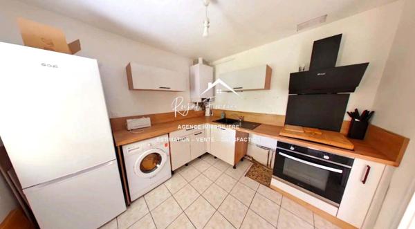 Vue sur la terrasse et le jardin