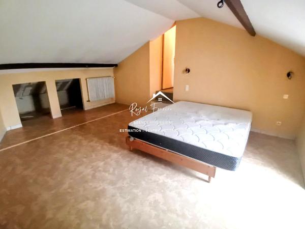 Vue sur la terrasse et le jardin