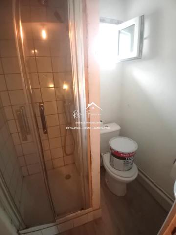 Vue sur la terrasse et le jardin