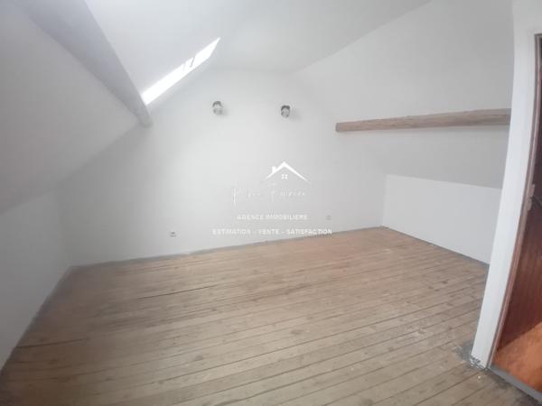 Vue sur la terrasse et le jardin