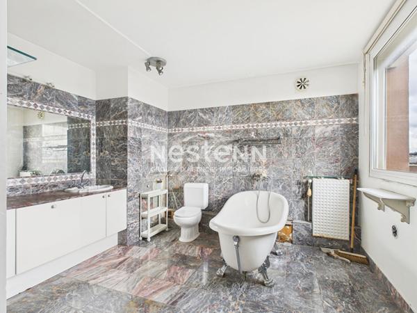 Appartement 143m² avec terrasse, vue Tour Eiffel et Sacré Coeur, PARIS 18