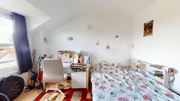 Location                                                      Appartement
                        
                                         23 m2                     à Joinville-le-Pont