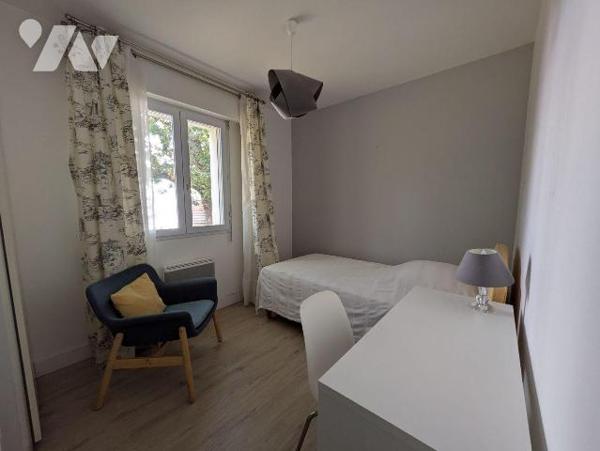 Kerfany les Pins, la plage à pied, maison individuelle rénovée avec soin, composée comme suit:...