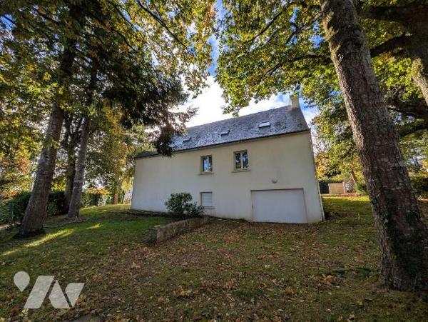 Kerfany les Pins, la plage à pied, maison individuelle rénovée avec soin, composée comme suit:...