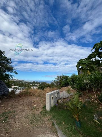 Beau terrain de 700m2 à Grand Fond St Gilles les Bains