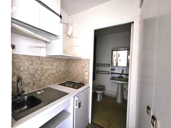 Pasteur / Montparnasse – Paris 15ᵉ – Studio de 26.53 m² au 9ᵉ étage avec balcon et cave