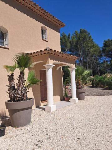 Superbe propriété familiale avec dépendance, piscine et grand terrain arboré