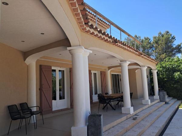 Superbe propriété familiale avec dépendance, piscine et grand terrain arboré