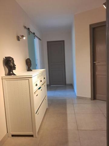 Superbe propriété familiale avec dépendance, piscine et grand terrain arboré