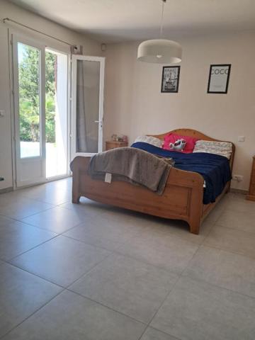 Superbe propriété familiale avec dépendance, piscine et grand terrain arboré