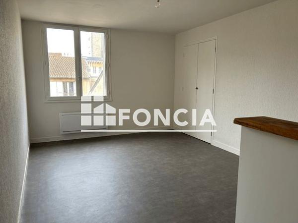 Location Studio 24.1 m² - 10 RUE DU CONSULAT Limoges 87000