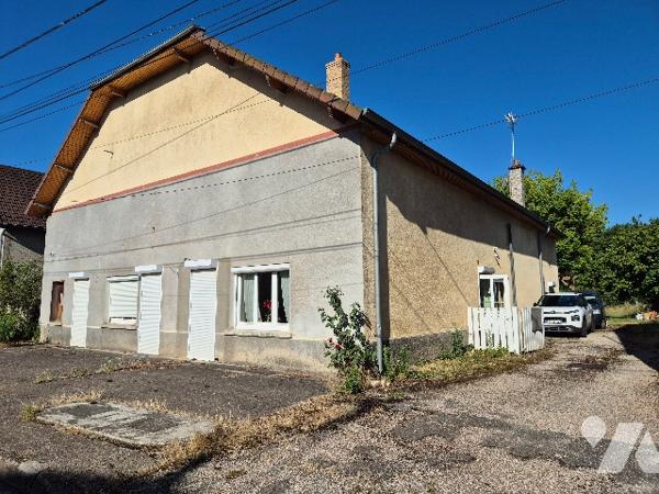 BROYE LES PESMES, maison sur 2300 m² de terrain.