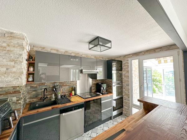 Grasse (06130) COUP DE COEUR - EXCLUSIVITE - 4 pièces avec 300m2 de jardin privatif.