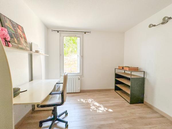 Grasse (06130) COUP DE COEUR - EXCLUSIVITE - 4 pièces avec 300m2 de jardin privatif.