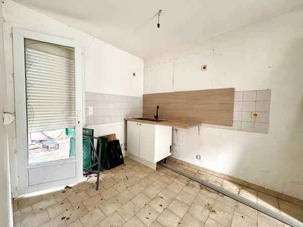 Maison Avignon 2 pièces 40 m2, mezzanine, jardin et place de parking à rénover