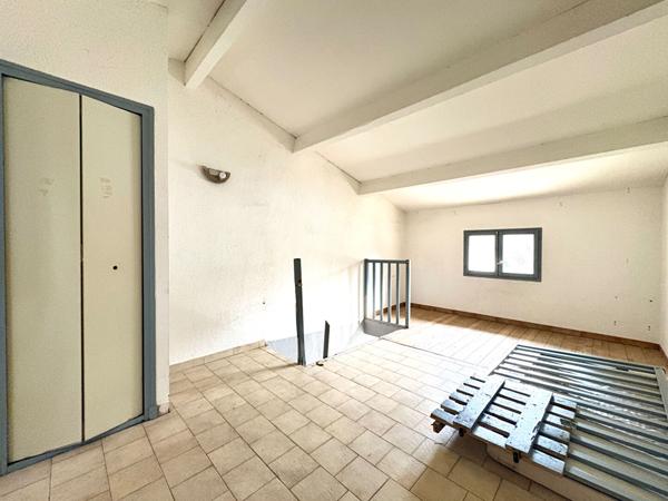 Maison Avignon 2 pièces 40 m2, mezzanine, jardin et place de parking à rénover