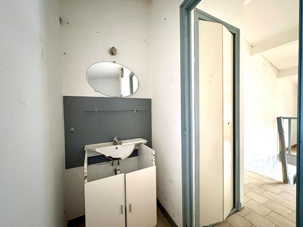 Maison Avignon 2 pièces 40 m2, mezzanine, jardin et place de parking à rénover