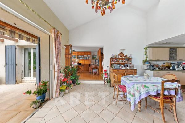 Le Pradet — Villa au calme, grand terrain naturel piscinable et vue mer