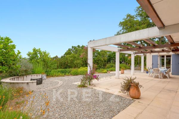Le Pradet — Villa au calme, grand terrain naturel piscinable et vue mer