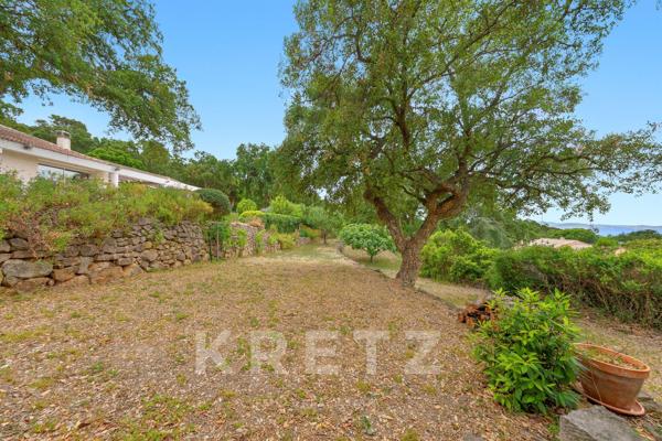 Le Pradet — Villa au calme, grand terrain naturel piscinable et vue mer