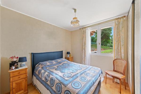 Le Pradet — Villa au calme, grand terrain naturel piscinable et vue mer