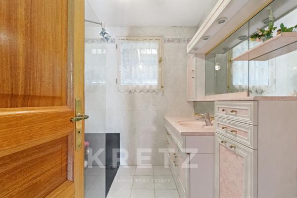 Le Pradet — Villa au calme, grand terrain naturel piscinable et vue mer