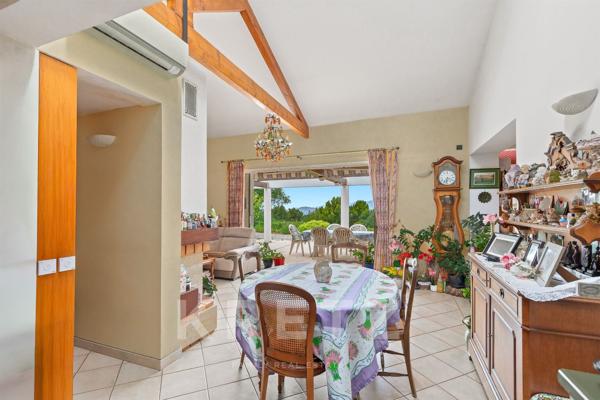 Le Pradet — Villa au calme, grand terrain naturel piscinable et vue mer