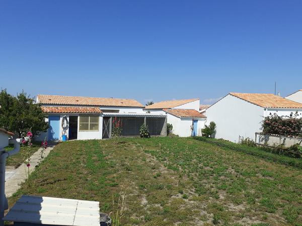 Belle villa familiale à deux pas du port - Grand terrain et dépendances