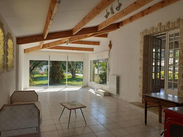 Belle villa familiale à deux pas du port - Grand terrain et dépendances