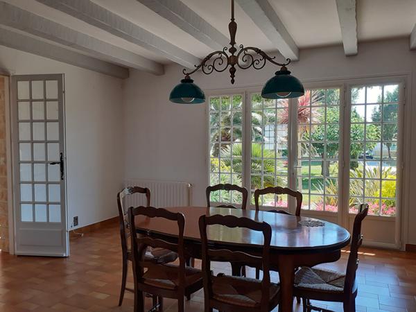 Belle villa familiale à deux pas du port - Grand terrain et dépendances