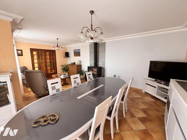 MAISON D'HABITATION AVEC TERRAIN D'ENVIRON 1HA30