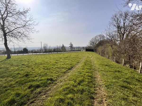 MAISON D'HABITATION AVEC TERRAIN D'ENVIRON 1HA30