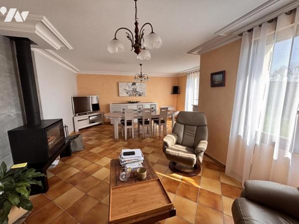 MAISON D'HABITATION AVEC TERRAIN D'ENVIRON 1HA30