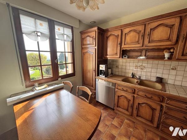 MAISON D'HABITATION AVEC TERRAIN D'ENVIRON 1HA30