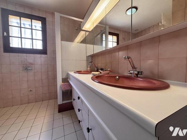 MAISON D'HABITATION AVEC TERRAIN D'ENVIRON 1HA30