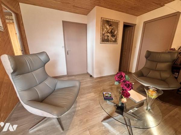 MAISON D'HABITATION AVEC TERRAIN D'ENVIRON 1HA30