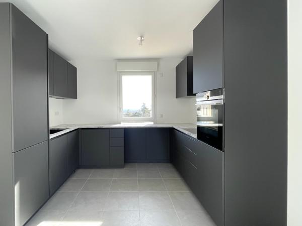 Gex (01170) Appartement dernier étage avec trois chambres et deux terrasses