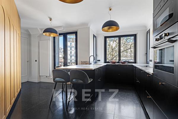 Appartement familial avec vue imprenable sur le Moulin Rouge