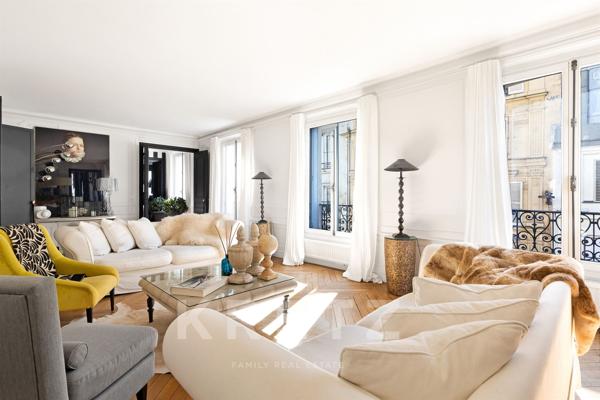 Appartement familial avec vue imprenable sur le Moulin Rouge