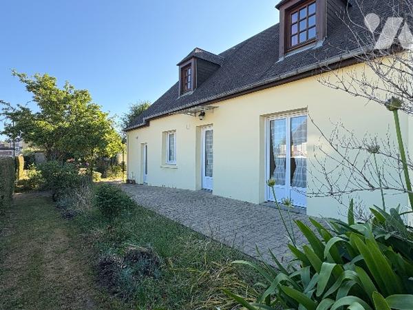 Quartier Tourlaville Place, sur terrain arboré, pavillon avec autonomie de plain pied, à rafraîchir.