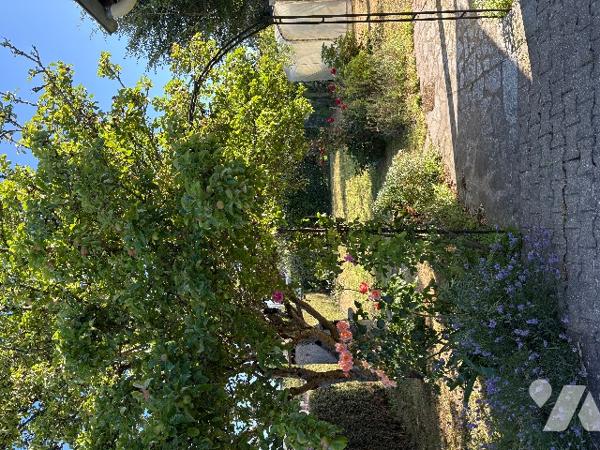 Quartier Tourlaville Place, sur terrain arboré, pavillon avec autonomie de plain pied, à rafraîchir.