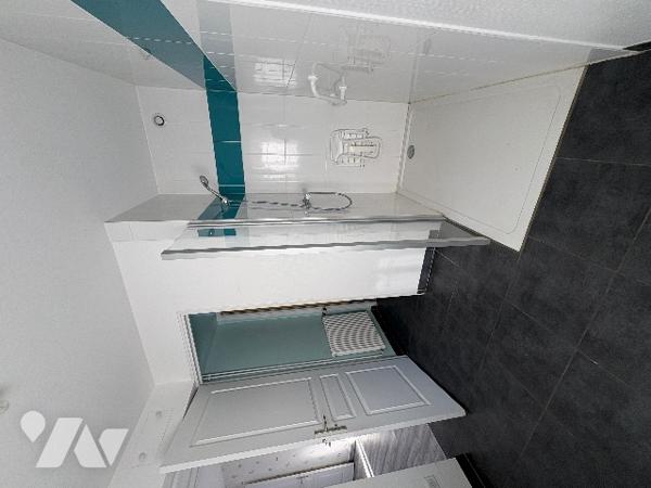 Quartier Tourlaville Place, sur terrain arboré, pavillon avec autonomie de plain pied, à rafraîchir.