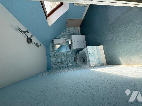 Quartier Tourlaville Place, sur terrain arboré, pavillon avec autonomie de plain pied, à rafraîchir.